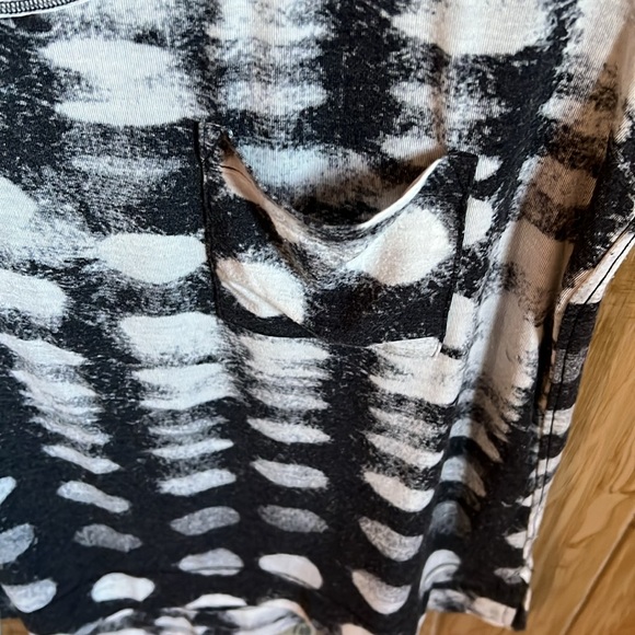 Lululemon Tee - Picture 3 of 5